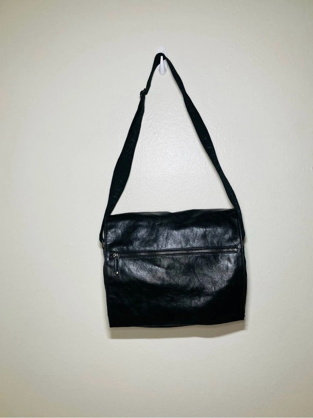Guess Black Leather Messenger Bag with Front Zip Pocket